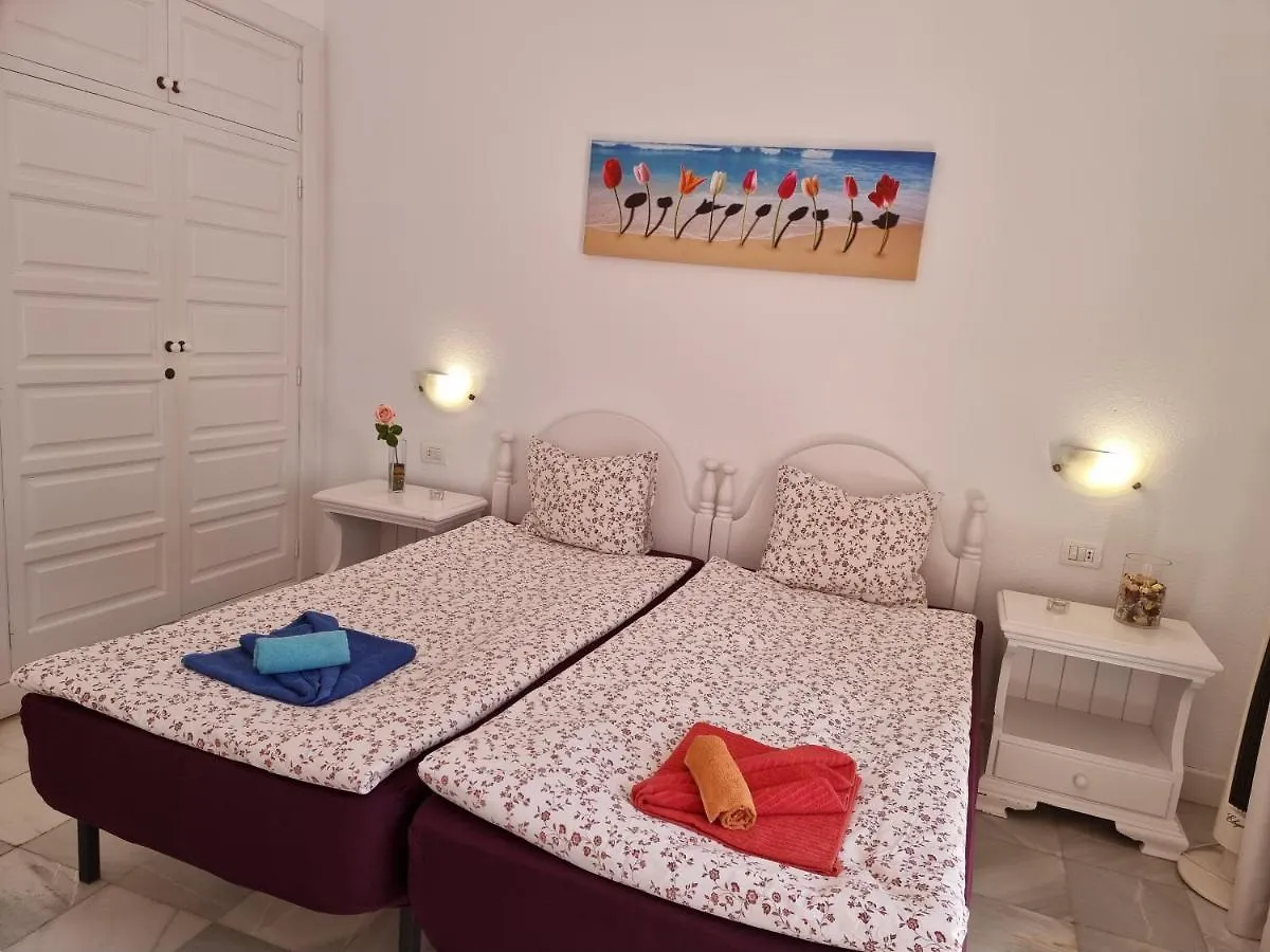 Duplex No 6 Directly At The Sea And Beach, Heated Pool, Wifi, Terrace Playa de las Americas  Španělsko
